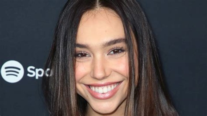 Alexis Ren Net Worth: Details About Age, Career, Income, Salary, Bf, Cars - SarkariResult