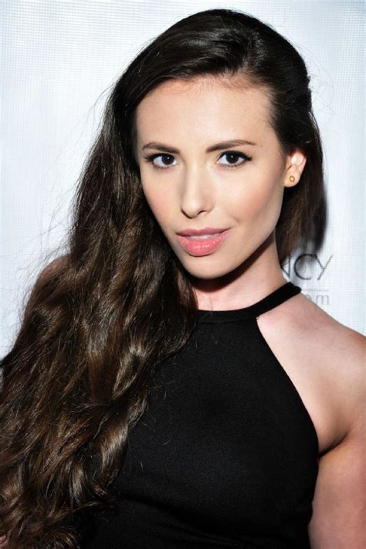 Casey Calvert (actress)