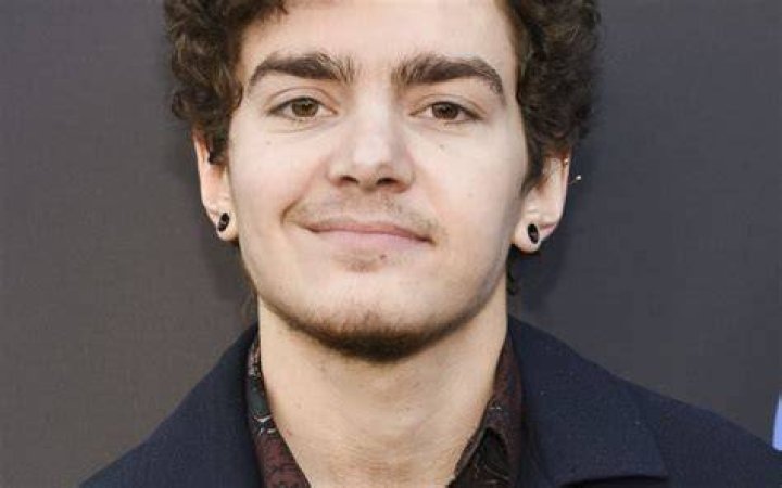Elliot Fletcher Net Worth