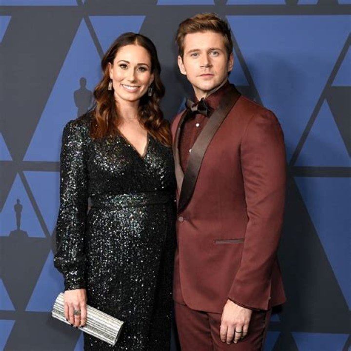 Is Allen Leech Dating, Married, Wife, Clearing Out Allegations of Being Gay!