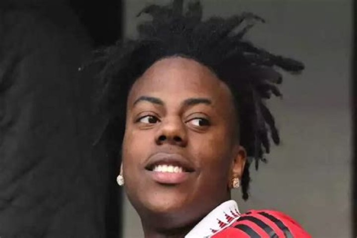 IShowSpeed FNAF Jumpscare, Chica jump scare on FNAF and accidental flash on camera